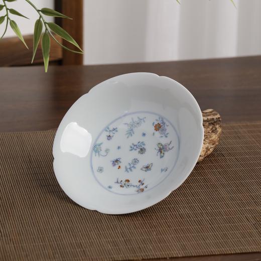 【忘言】 斗彩花碟葵口壶承 商品图1