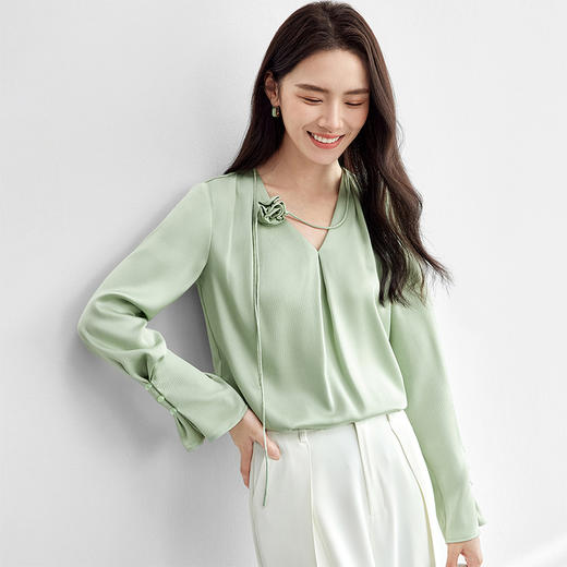 【内购】气质通勤立体手工花朵压褶设计V领荷叶袖仿醋酸泡泡格肌理雪纺衫-151V58640 商品图2