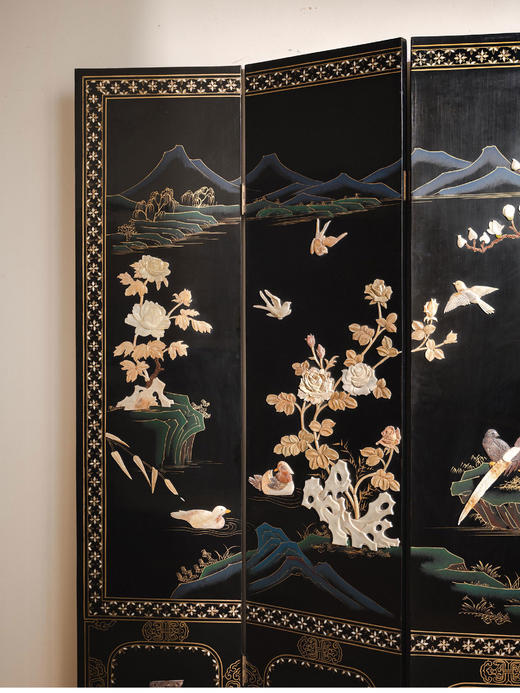 【已售】独角鹿西洋古董20世纪中国创汇时期出品「玉堂春暖」主题硬石镶嵌黑漆描金屏风 商品图1