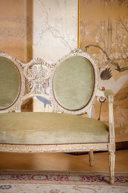 独角鹿西洋古董1950年代法国出品路易十五风格古典卷叶纹实木漆面精雕装饰绿色丝绒面双人位沙发 商品图3