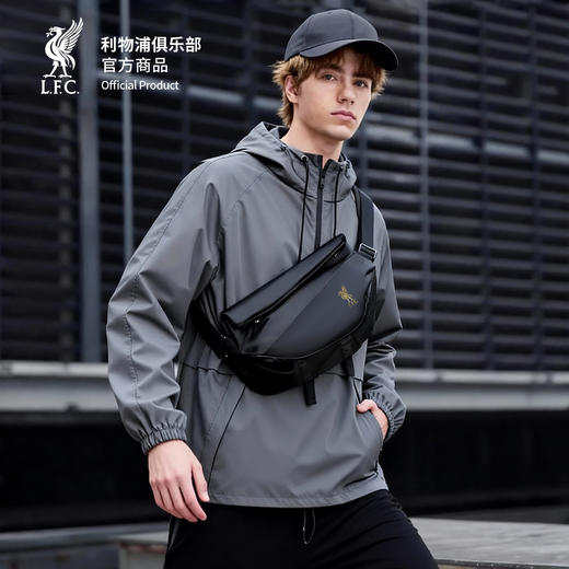 【官方正版】利物浦俱乐部 | 黑金腰包便携通勤斜跨背包球迷 商品图3