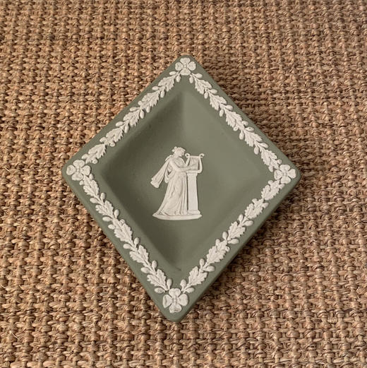 英国Wedgwood Jasperware浮雕陶瓷扑克系列首饰盘 鼠尾草绿 商品图11