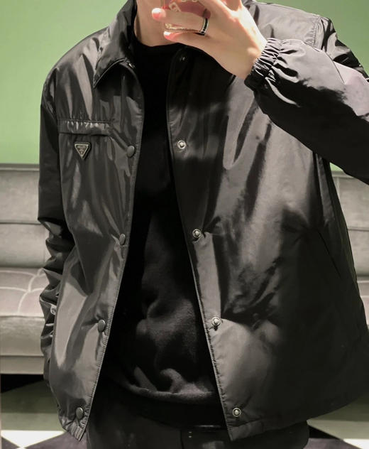 普拉达 25FW三角标再生尼龙夹克（DY） 商品图2