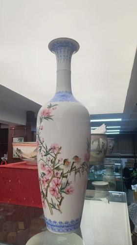 艺术瓷厂  桃花春燕薄胎瓶