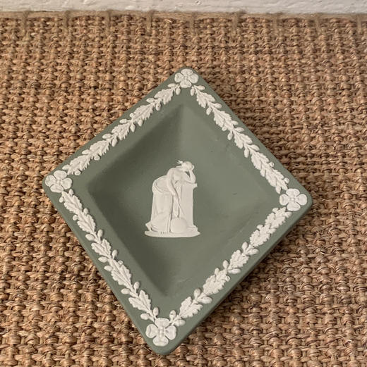 英国Wedgwood Jasperware浮雕陶瓷扑克系列首饰盘 鼠尾草绿 商品图9