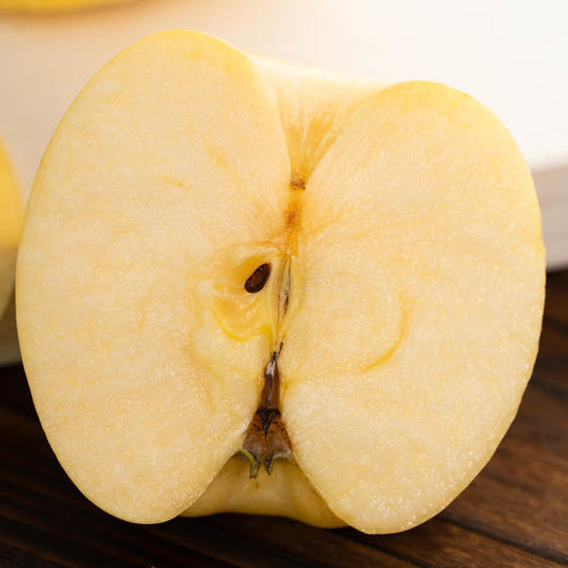 维纳斯金果苹果 | 今年雨水比较多，表皮花斑多；脆度高，带微酸，苹果香味足，到货后冷藏保存，气温回升到货可能会有粉面情况，⭐️顺丰快递 商品图3