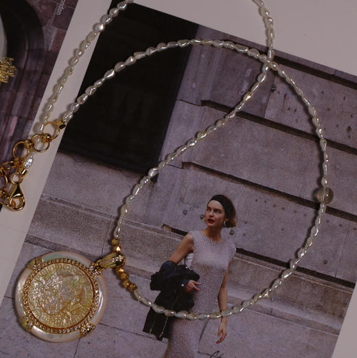 天然炫彩黄蝶贝【财神】吊坠 铜镀银配件 珠链可两选 淡水&海水无核keshi 商品图1