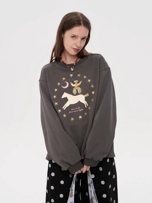 local tag/lt25awk34/星星小马 手绘金色印花长袖宽松卫衣 商品图0