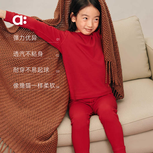 幼岚【撸猫棉】新年内衣套装儿童睡衣男女童冬季A类家居服 采用意大利进口Lafer机处理的撸猫棉，触感如猫毛般柔软蓬松，上衣蓬松透气，裤子增强耐磨设计，穿着舒适不闷汗，适合日常居家和睡眠。 商品图2