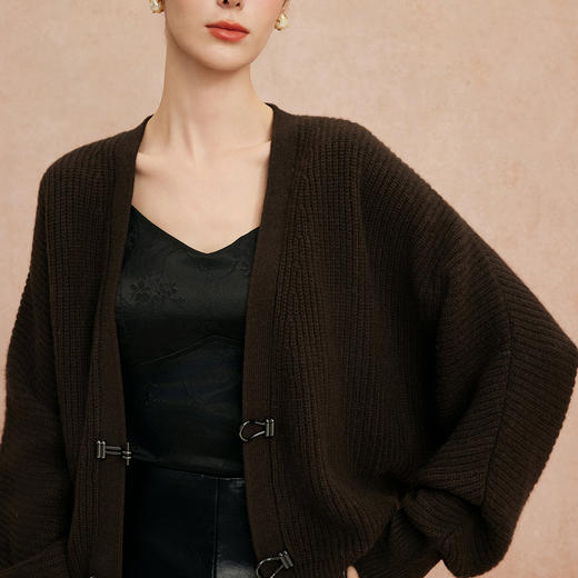 QG648斯尔丽2025新款粗针老钱风时尚百搭落肩开衫 商品图9