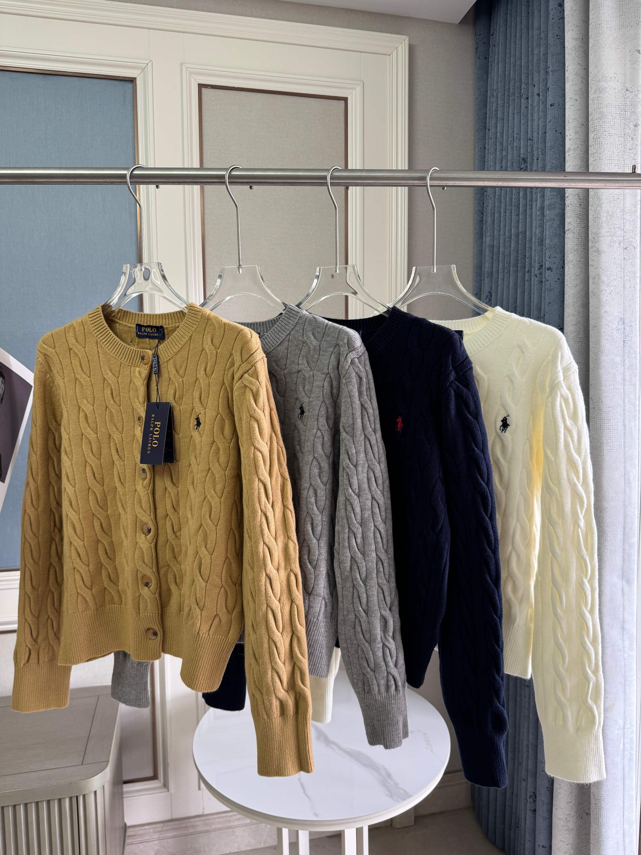 点此购买 拉夫秋冬季女士战马刺绣麻花针织毛衣开衫 mp 336075