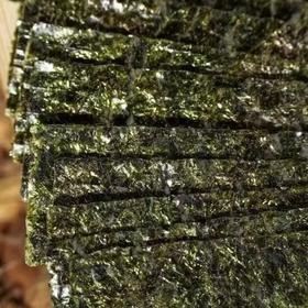 精品芝麻夹心海苔   60g/罐（条斑紫菜、白芝麻26%、低聚异麦芽糖（益生元））