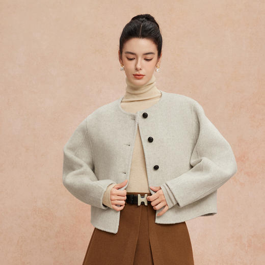 QH936斯尔丽25新款含羊绒含桑蚕丝复古小香风别致圆领小个子双面呢大衣 商品图6