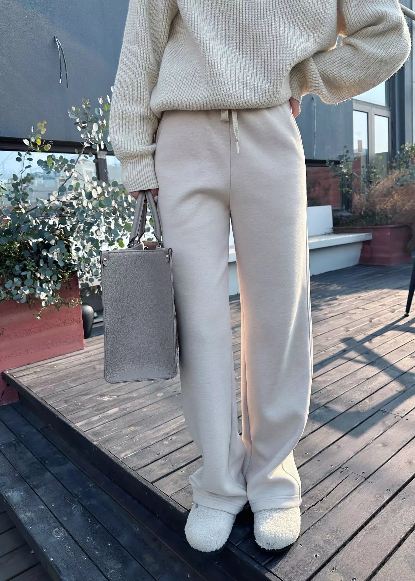 【品牌直发】Steve Sandro羽绒纱线加厚宽松阔腿裤⏩️高科技天然羽绒纱线，垂坠度杠杠的✅高克重，肉眼可见的厚实✅收腹遮小肚，阔腿裤型巨显瘦❗ ❤️厚实有质感，上身就是一整个高级住~