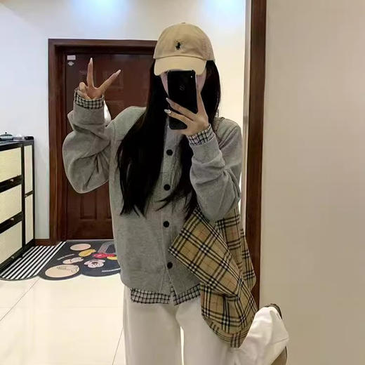 西遇假两件格子拼接毛衣外套女冬新款学院风圆领灰色针织开衫SS051855 商品图4