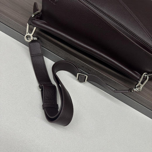 秋冬特惠💰1500 原单罗意威LO℮w℮ 新尺寸 大号柔软鹿皮Puzzle 手袋052446 商品图6