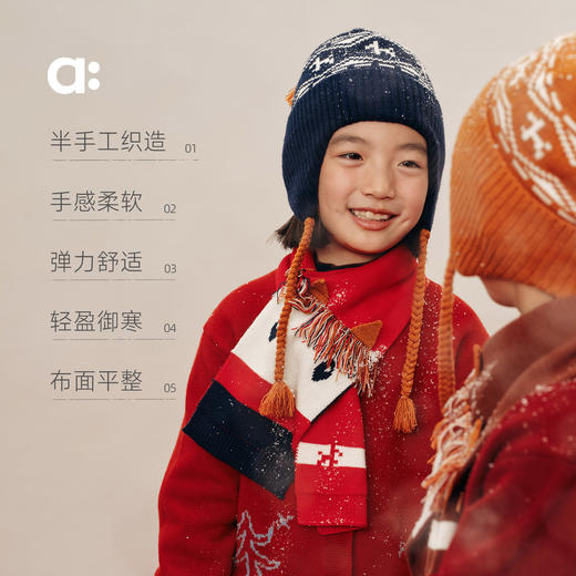 幼岚美丽诺羊毛【毛织拼接小马围巾】儿童围巾25冬款新品 采用细腻美丽诺羊毛与进口东丽抗起球腈纶拼接，柔软亲肤且不易起球，12针提花工艺精致勾勒生肖小马图案，保暖有型，为孩子送上新年温暖祝福 商品图2