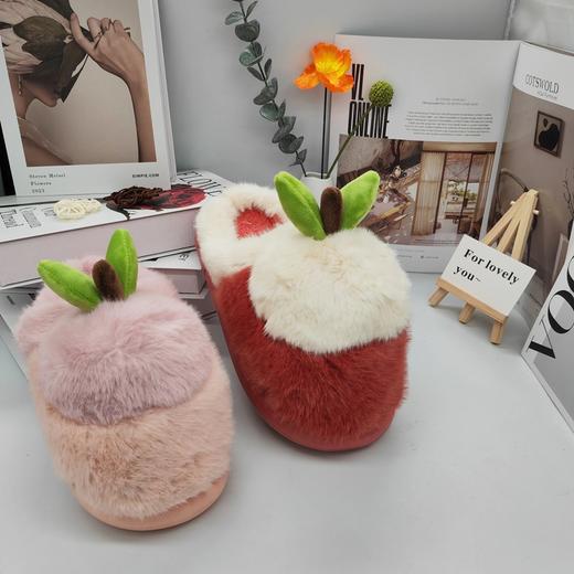 2025秋冬新品首发福利 39.9拿下『YY小苹果亲子款棉拖鞋LH8522』2025秋冬新品首发福利，每一脚都是又暖又软的感觉✅饱满立体的小苹果造型 甜美又可爱 商品图3