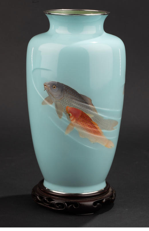 独角鹿西洋古董20世纪日本大正时期七宝烧大师権田広助出品「遊鯉」主题七宝烧赏瓶一对 商品图3