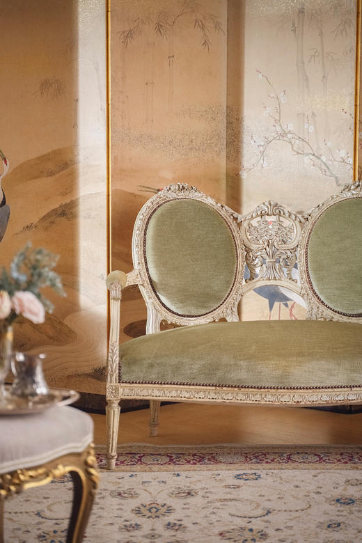 独角鹿西洋古董1950年代法国出品路易十五风格古典卷叶纹实木漆面精雕装饰绿色丝绒面双人位沙发 商品图2