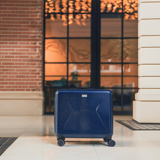 纺锤形格栅横版旅行箱 商品图1