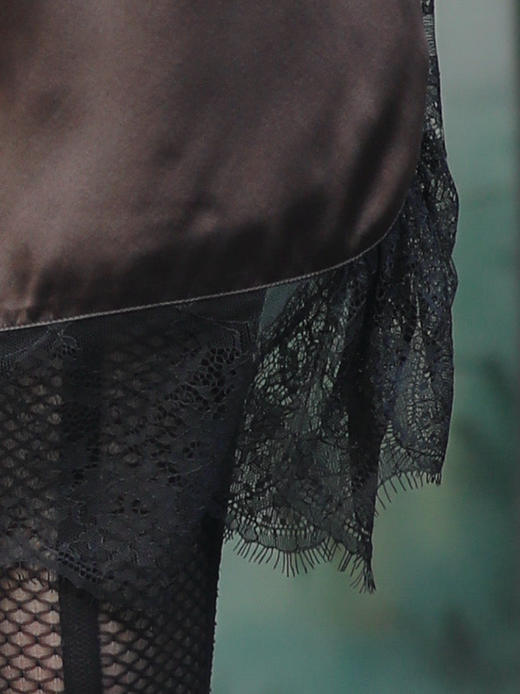 TYNVIE 缎面蕾丝边弹性束腰裙 - 摩卡棕 商品图5