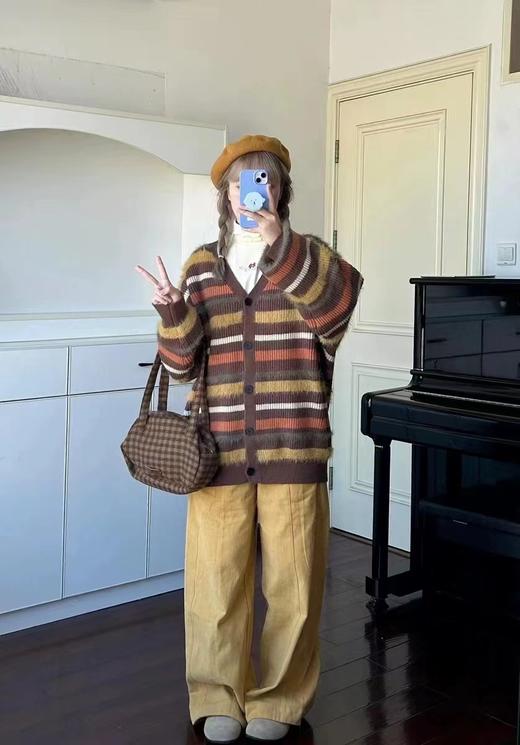 D112036日式复古V领条纹柔软舒适针织毛衣外套 商品图1