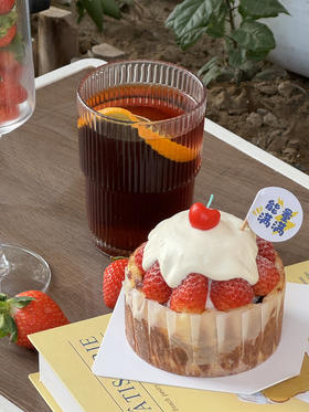 4寸草莓巴斯克芝士