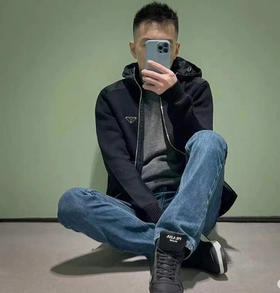 普拉达 三角标针织连帽拉链夹克外套（DY）