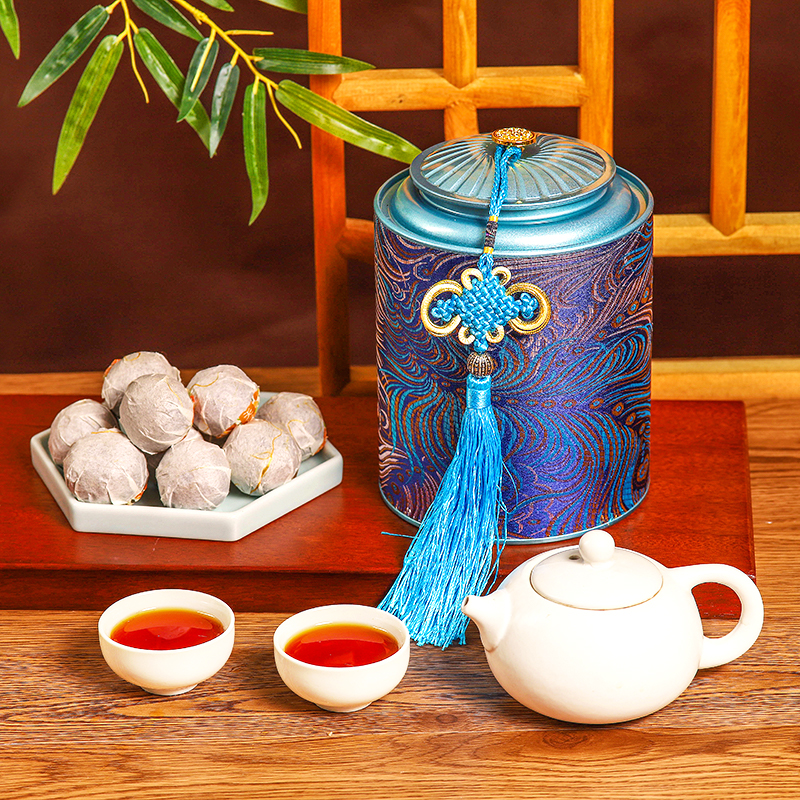 『新会柑普茶』新会生晒小青柑+勐海宫廷普洱熟茶，汤色红褐透亮，茶味柔润醇厚，柑香清幽绵长