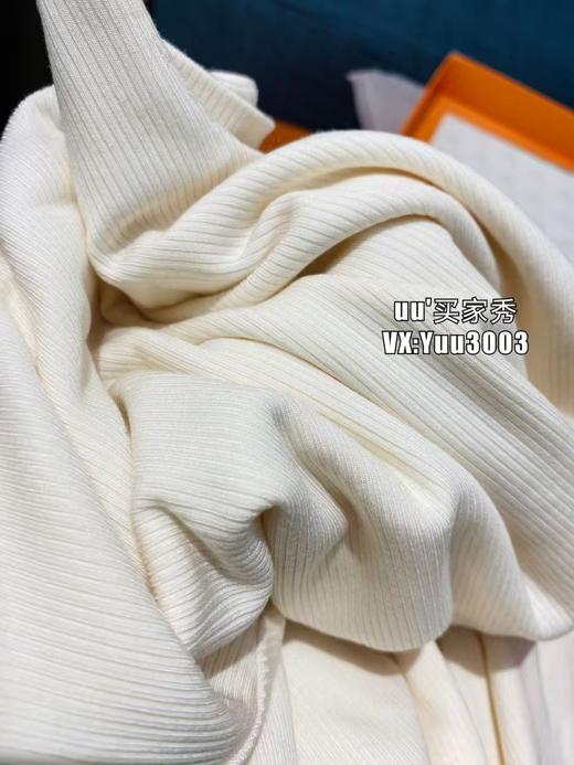 区别仿版，老客人手3件起，配得上你6000块的大衣，修身款打底衫，三种领口，高端打底衫 桑蚕丝发热绒。 商品图9