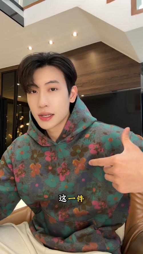 WY1339SDSA男士秋冬新款痞帅男装休闲时尚彩色花朵连帽卫衣百搭套头上衣 商品图0