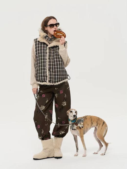 local tag/lt25awk53/雪地旅行日 松软毛绒搭配色织格纹夹棉双面马甲 商品图3