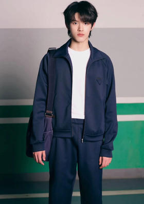 普拉达 25FW三角标立领拉链修身外套（DY）