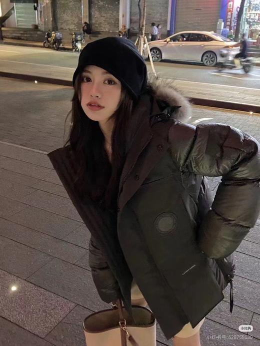 D112047连帽拼接毛领黑标派克羽绒服男女同款 商品图10