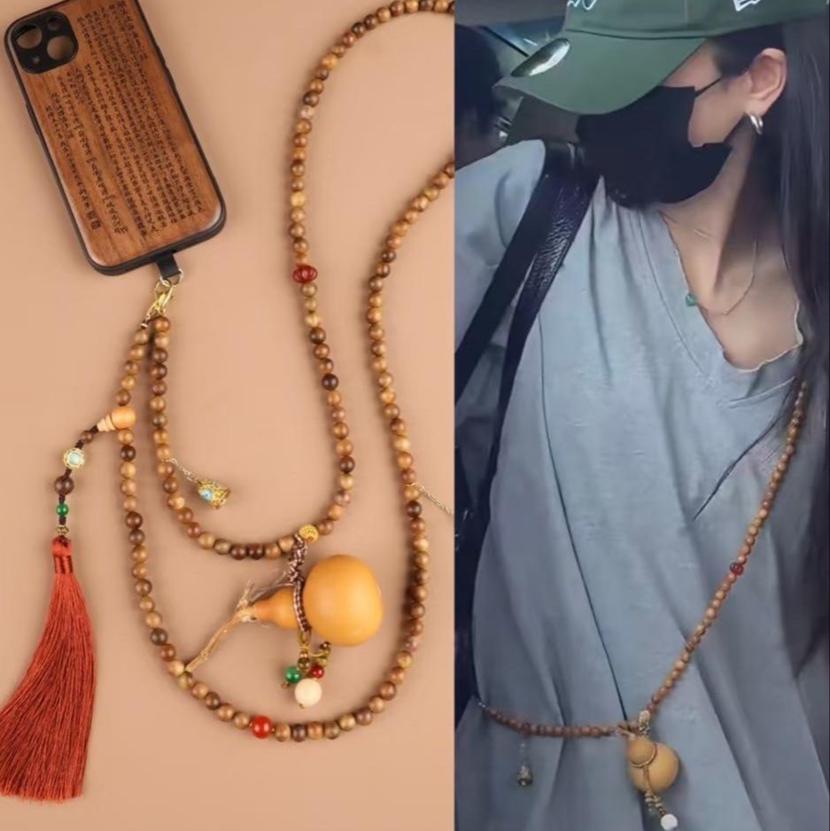 把福戴在身上【杨幂同款葫芦手机链】妥妥的国风氛围感神器✨天然木质珠串搭配小巧葫芦！把“福禄双全”的美好寓意戴在身边