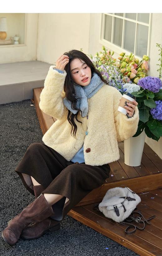 D112054浅黄色带围巾毛毛外套夹棉短款25秋冬季新款女装蓝色长袖上衣 商品图6