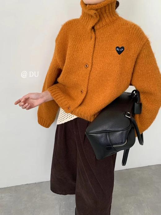 D112037松弛感毛茸茸爱心刺绣高领针织开衫 商品图4