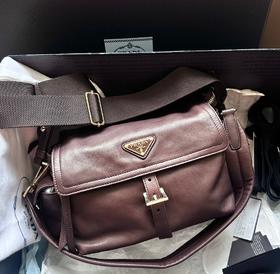 女款小号三角标斜挎包zo020