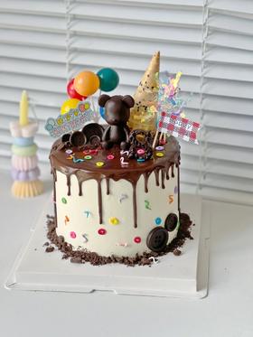 【周年庆精选】巧克力熊酷酷卡通蛋糕