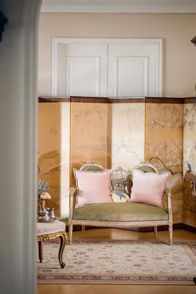 独角鹿西洋古董1950年代法国出品路易十五风格古典卷叶纹实木漆面精雕装饰绿色丝绒面双人位沙发