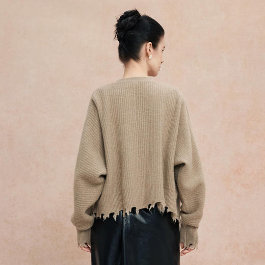 QG648斯尔丽2025新款粗针老钱风时尚百搭落肩开衫 商品图1