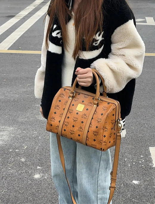 MCM 中号 干邑 波士顿  牛皮 斜挎包 商品图3