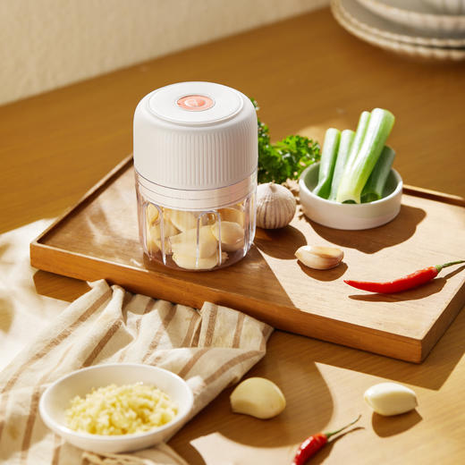 🔥【坂田釜作蒜蓉机】一机多用，蒜泥、碎肉、酱料都能绞😍500mAh电池容量，充电3小时、搅拌20次以上✌️ 3层3叶立体刀头，不锈钢材质⭐ 商品图4