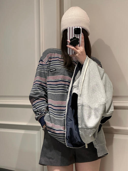 时髦妞们来❗️𝟐𝟓秋冬新款miu～条纹衫长袖 情侣款 商品图2