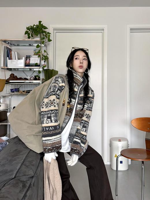 🔥 马上降温❗️【AUChris费尔岛来信颗粒羊羔毛奥粒绒立领加厚外套AUC111101】💥把费尔岛搬进羊羔毛的秋冬童话❗️巨暖，行走的小火炉，🎉解锁秋冬与温暖的双重密钥 商品图3