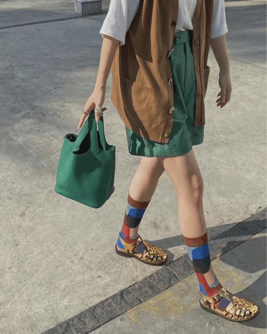 袜子届的爱马仕❗️纯原订单 ⚠️清仓【法国奢品Bonne Maison中筒袜/小腿袜】200多个花色，D级的机械流水线制作！秋冬穿搭怎么能少了它！✅每个花色都是出自设计师精心设计，图案复杂精细 商品图1