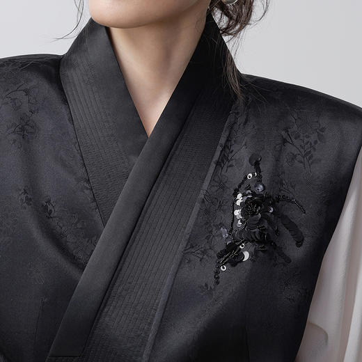 【林栖设计小店】【手工钉珠】笔墨花事生活在左绣花马夹轻中式交领2026早春新款无袖上衣女1961104 商品图4