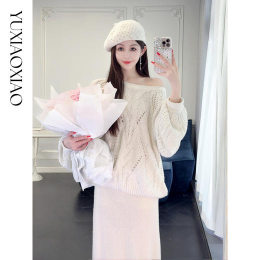 余潇潇【雅致欧尼】时尚烫钻镂空高支澳毛混纺圆领宽松灯笼袖毛衣 商品图2