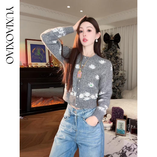 余潇潇【绒花初绽】温柔氛围感绵羊毛羊驼毛花朵提花精致扣圆领开衫 商品图0